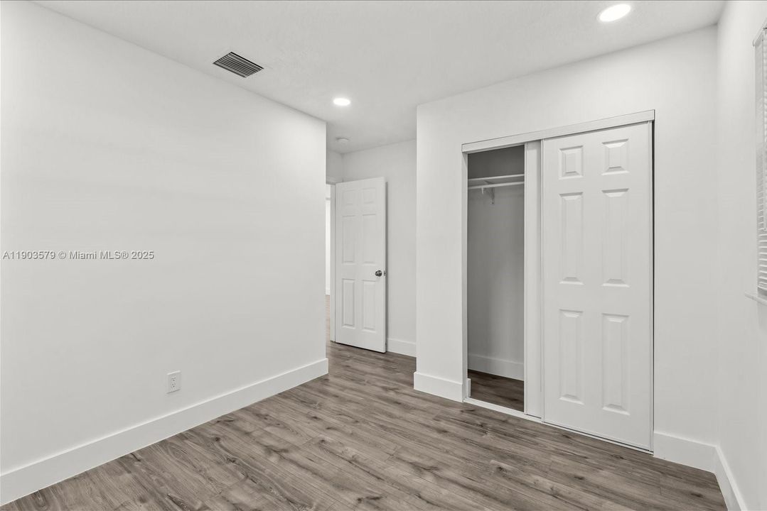 Active With Contract: $319,900 (3 beds, 2 baths, 1104 Square Feet)