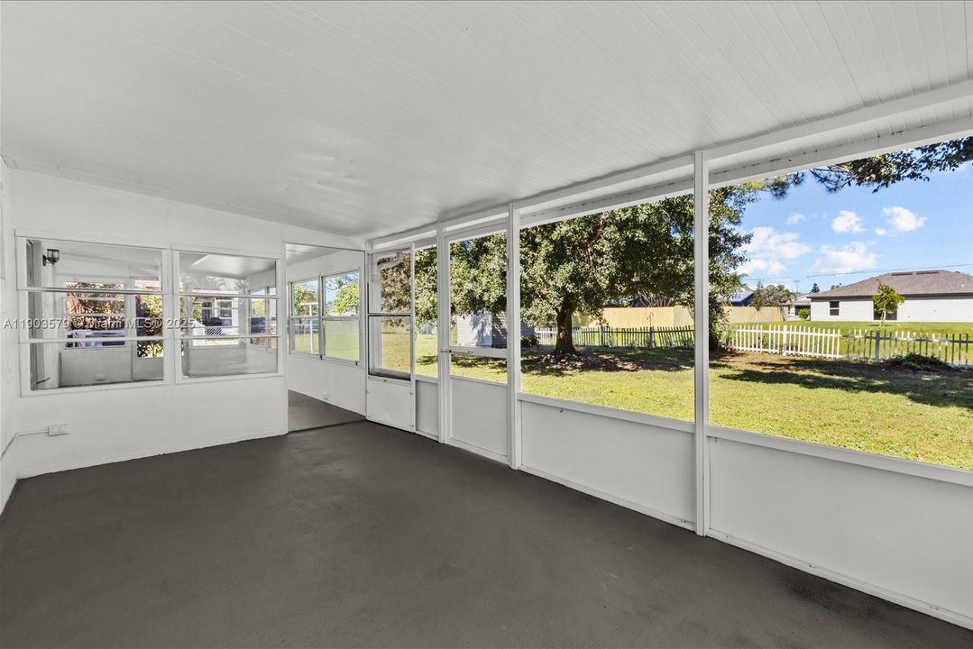 Active With Contract: $319,900 (3 beds, 2 baths, 1104 Square Feet)