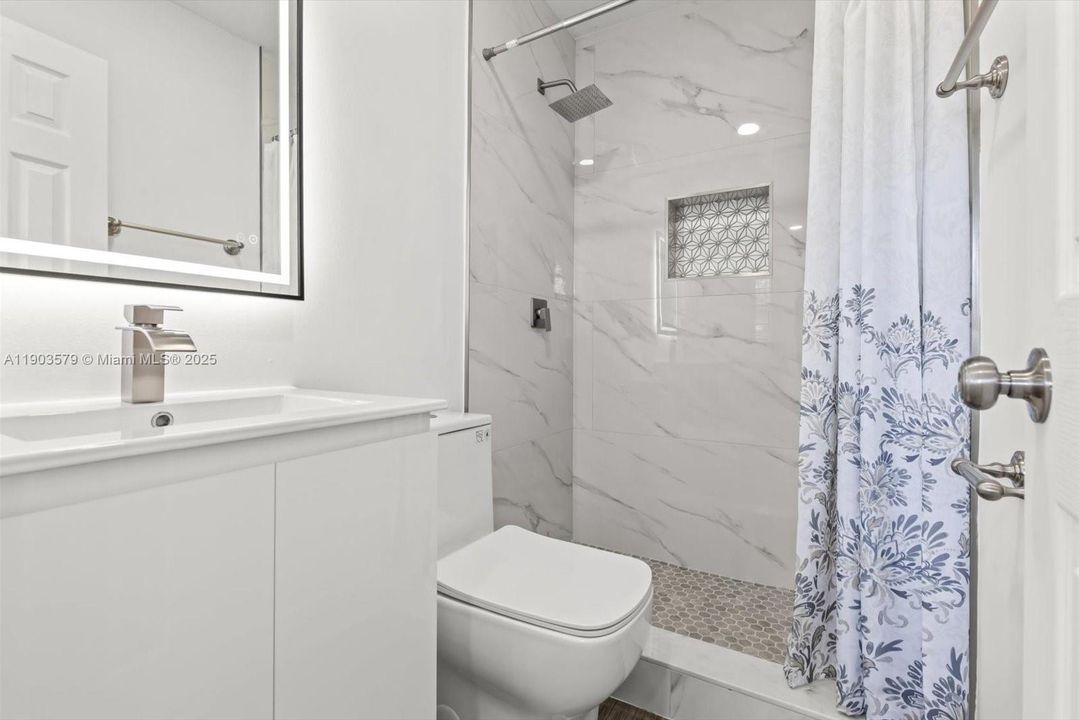 Active With Contract: $319,900 (3 beds, 2 baths, 1104 Square Feet)