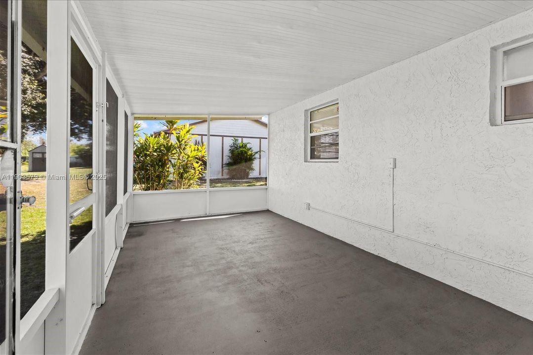 Active With Contract: $319,900 (3 beds, 2 baths, 1104 Square Feet)