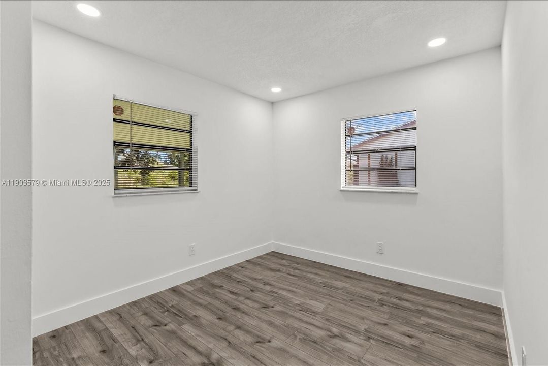 Active With Contract: $319,900 (3 beds, 2 baths, 1104 Square Feet)