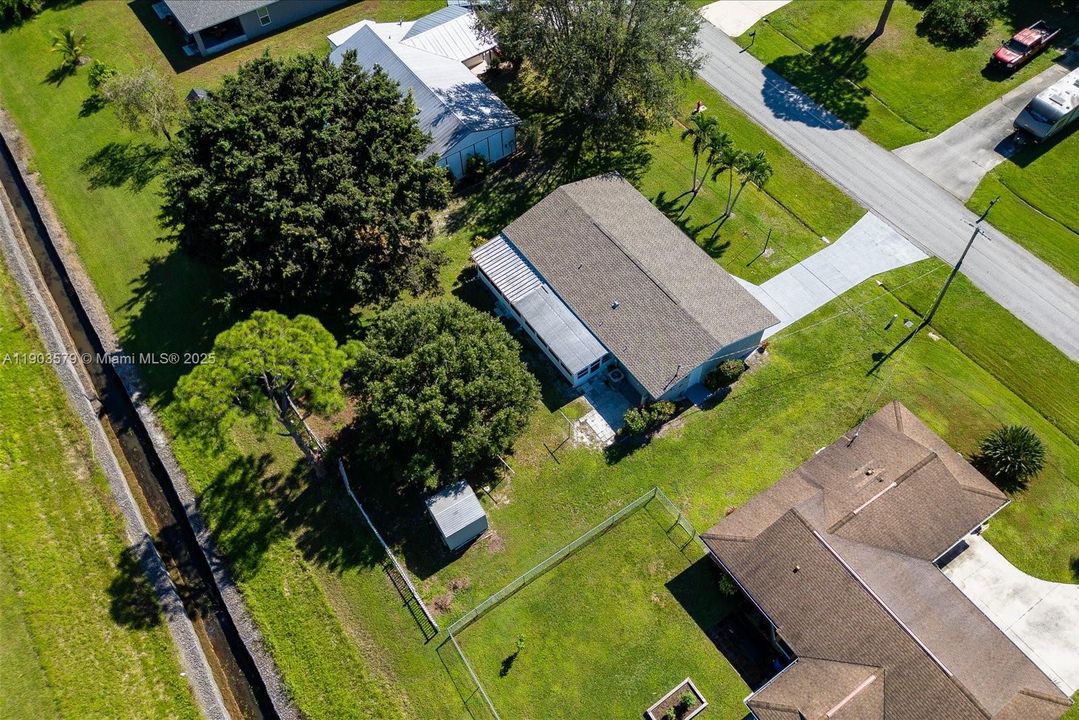 Active With Contract: $319,900 (3 beds, 2 baths, 1104 Square Feet)