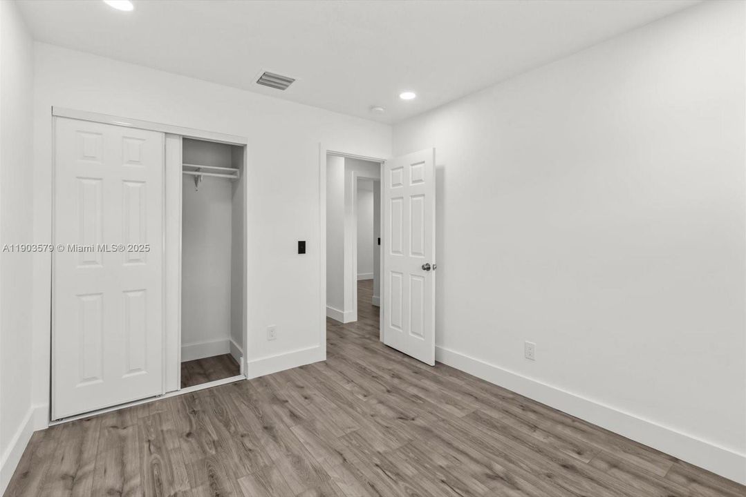 Active With Contract: $319,900 (3 beds, 2 baths, 1104 Square Feet)