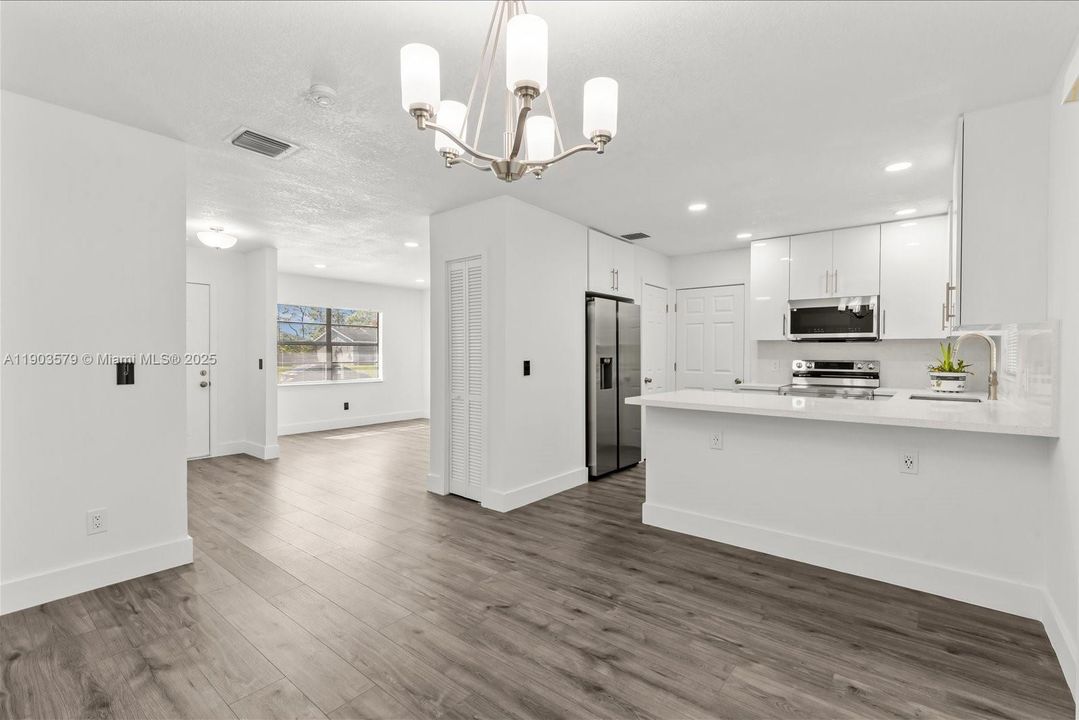 Active With Contract: $319,900 (3 beds, 2 baths, 1104 Square Feet)