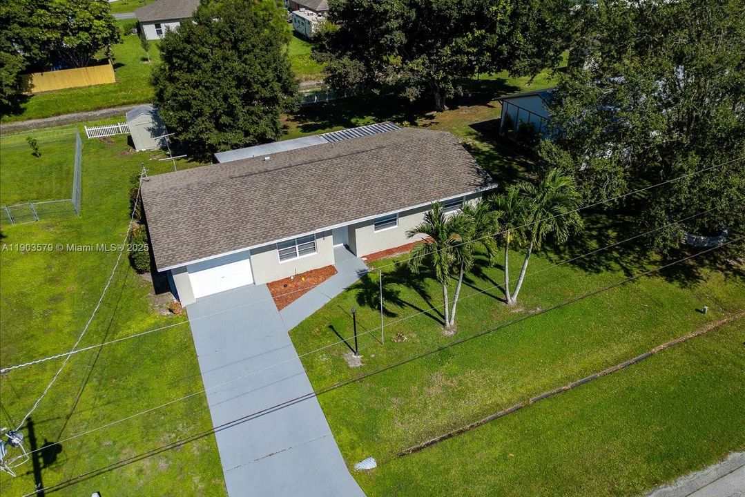 Active With Contract: $319,900 (3 beds, 2 baths, 1104 Square Feet)