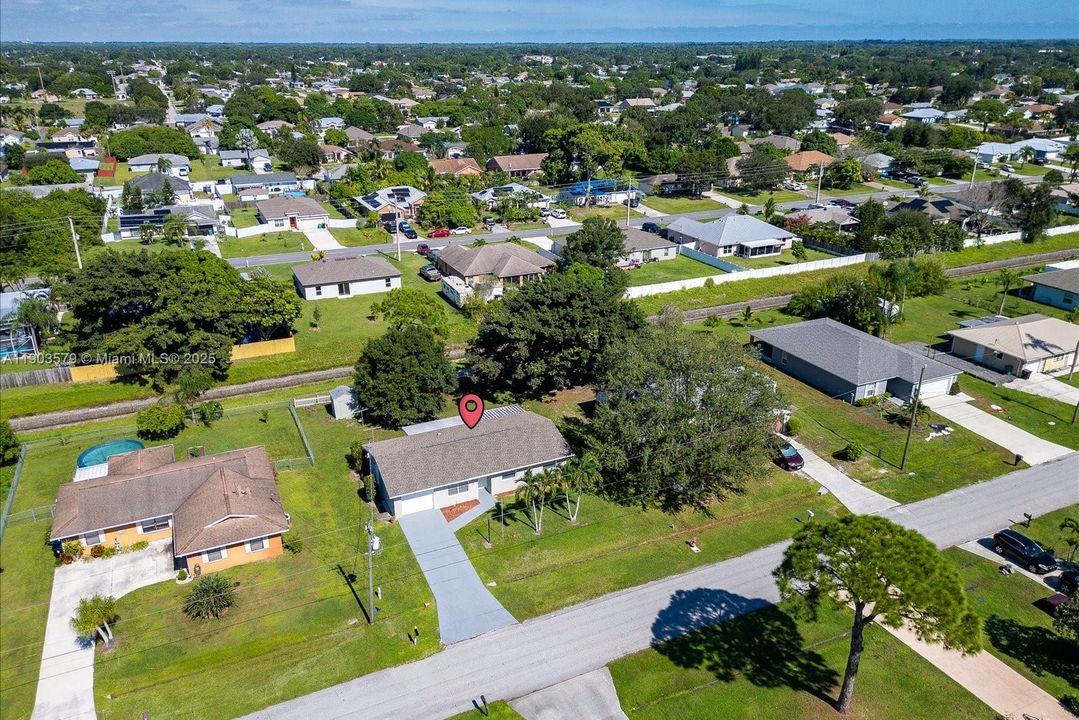 Active With Contract: $319,900 (3 beds, 2 baths, 1104 Square Feet)