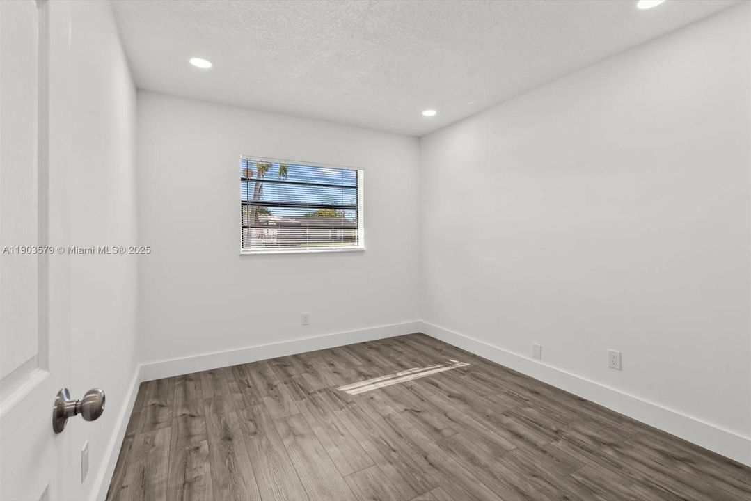 Active With Contract: $319,900 (3 beds, 2 baths, 1104 Square Feet)