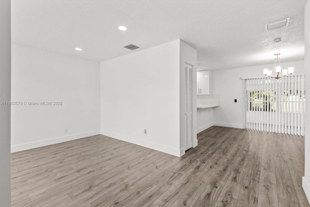 Active With Contract: $319,900 (3 beds, 2 baths, 1104 Square Feet)