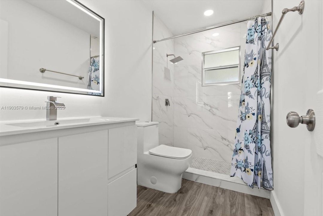 Active With Contract: $319,900 (3 beds, 2 baths, 1104 Square Feet)