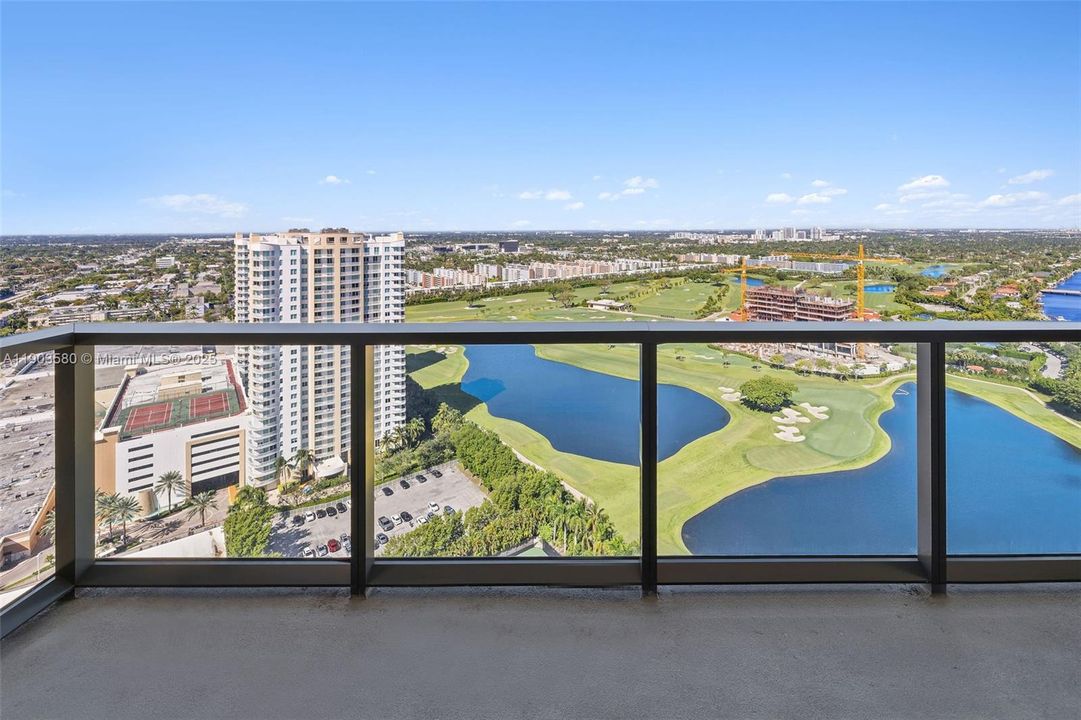 合同活跃: $8,750 (3 贝兹, 3 浴室, 2156 平方英尺)