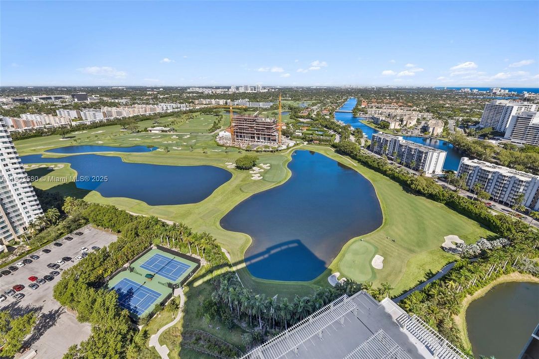 合同活跃: $8,750 (3 贝兹, 3 浴室, 2156 平方英尺)