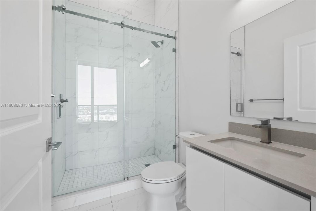 合同活跃: $8,750 (3 贝兹, 3 浴室, 2156 平方英尺)