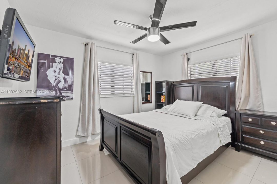 For Sale: $499,000 (2 beds, 3 baths, 971 Square Feet)