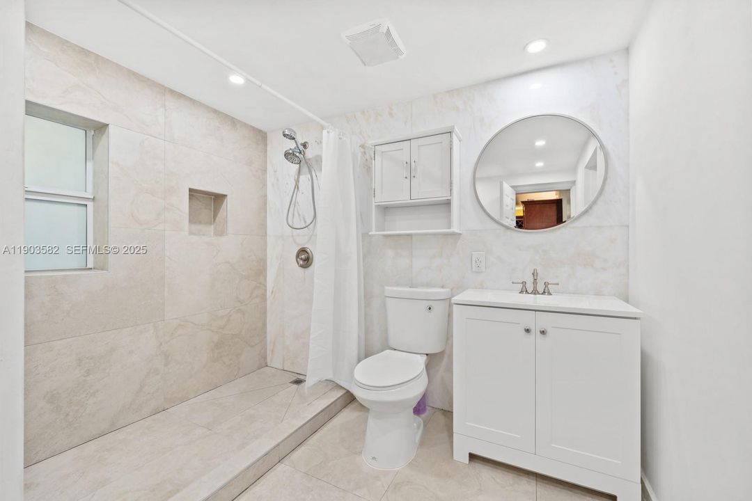 For Sale: $499,000 (2 beds, 3 baths, 971 Square Feet)