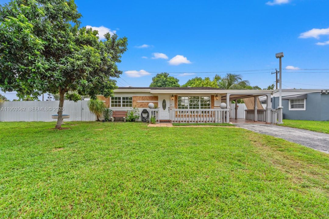 For Sale: $499,000 (2 beds, 3 baths, 971 Square Feet)