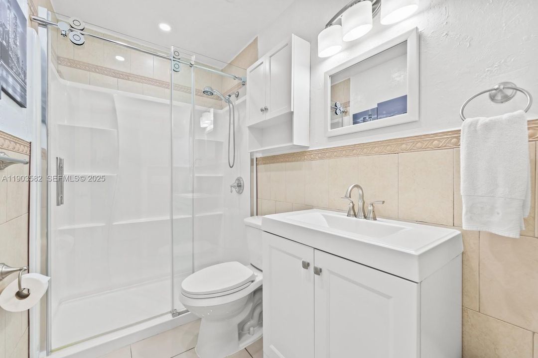 For Sale: $499,000 (2 beds, 3 baths, 971 Square Feet)