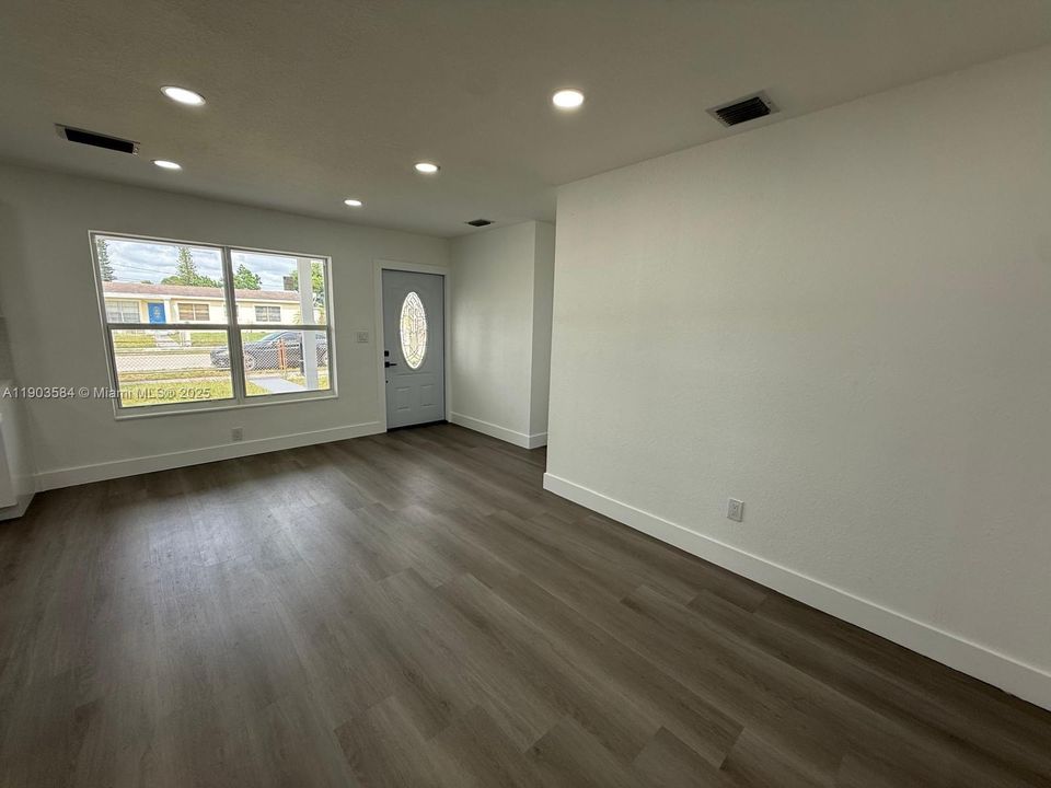 For Sale: $625,000 (4 beds, 3 baths, 1490 Square Feet)