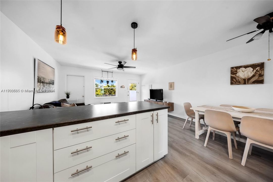 For Sale: $99,700 (1 beds, 1 baths, 620 Square Feet)