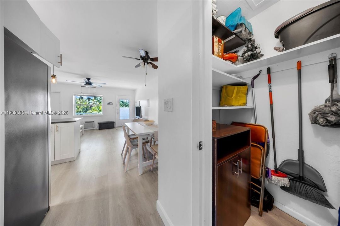 For Sale: $99,700 (1 beds, 1 baths, 620 Square Feet)