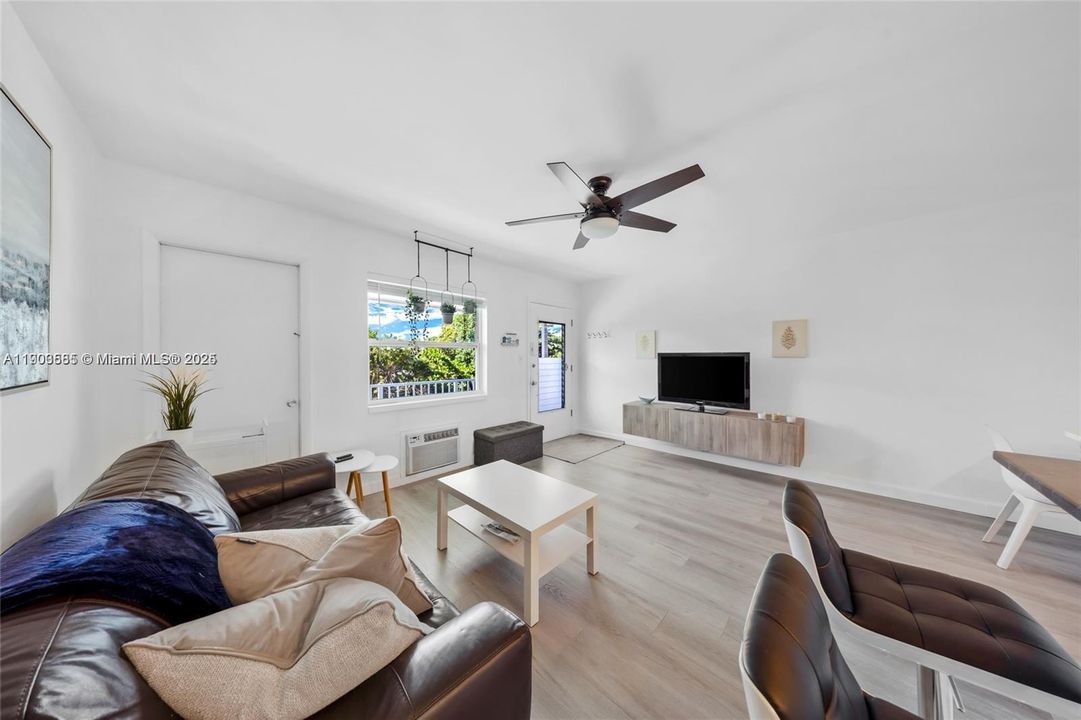 For Sale: $99,700 (1 beds, 1 baths, 620 Square Feet)