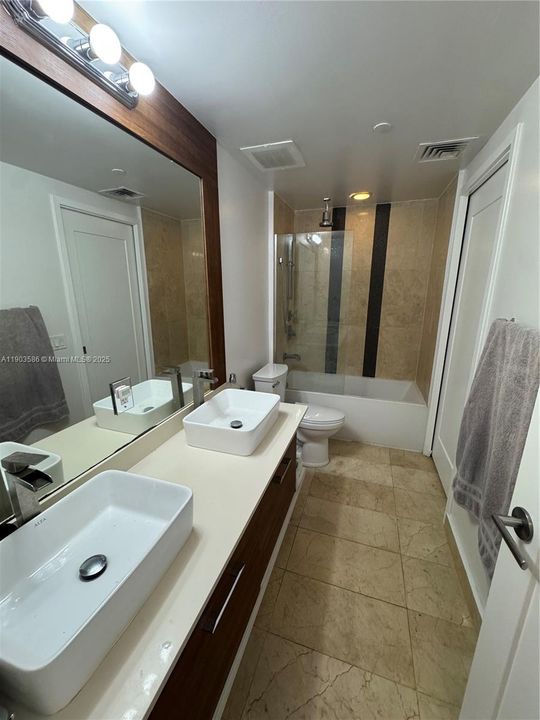 For Rent: $3,500 (1 beds, 1 baths, 853 Square Feet)