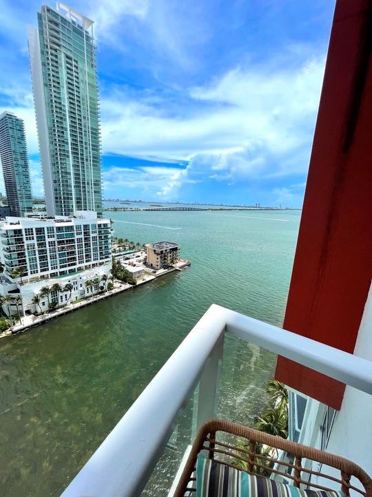 For Rent: $3,500 (1 beds, 1 baths, 853 Square Feet)