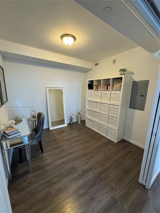 For Rent: $3,500 (1 beds, 1 baths, 853 Square Feet)