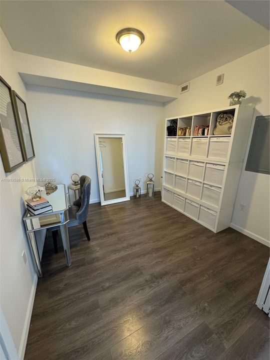 For Rent: $3,500 (1 beds, 1 baths, 853 Square Feet)