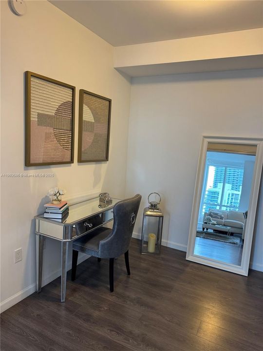 For Rent: $3,500 (1 beds, 1 baths, 853 Square Feet)