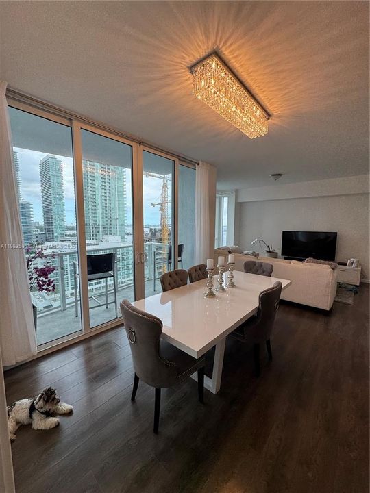 For Rent: $3,500 (1 beds, 1 baths, 853 Square Feet)