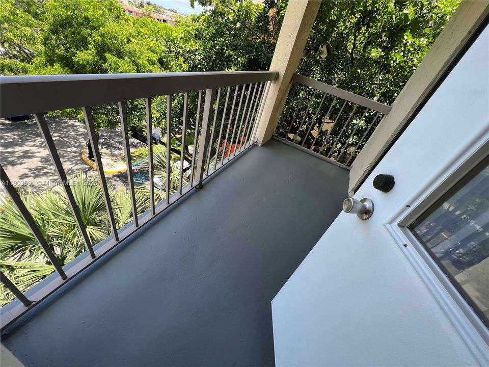 出租: $2,400 (2 贝兹, 2 浴室, 992 平方英尺)