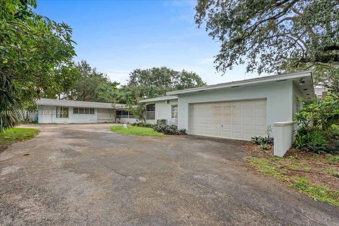 For Sale: $1,150,000 (4 beds, 4 baths, 4230 Square Feet)