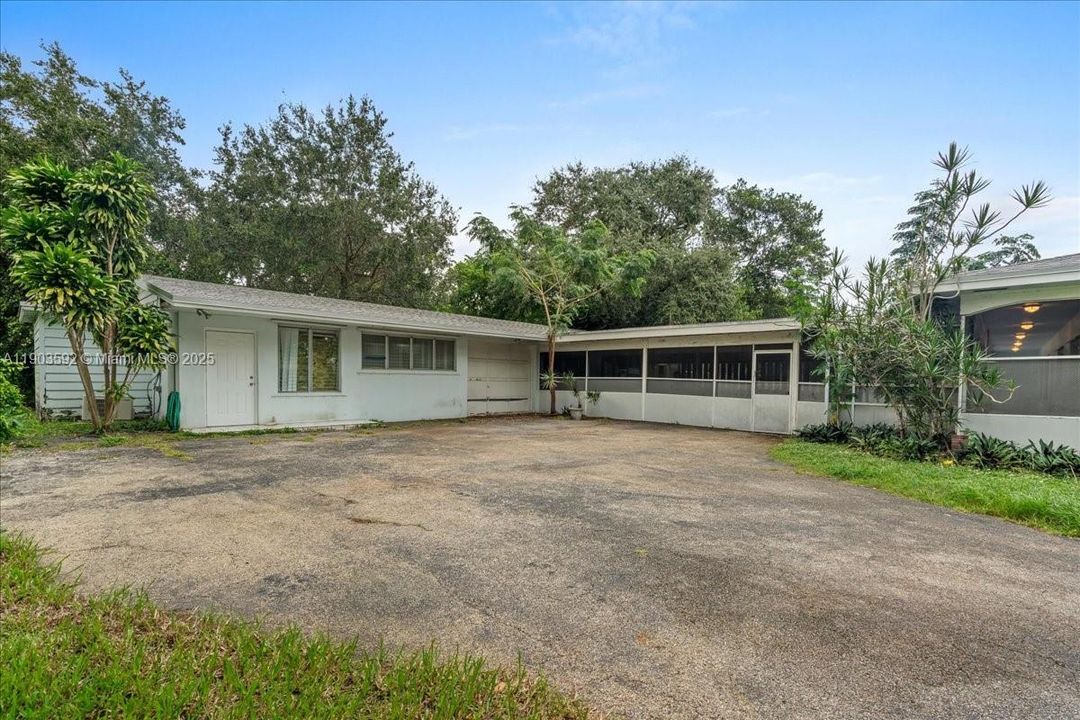 For Sale: $1,150,000 (4 beds, 4 baths, 4230 Square Feet)