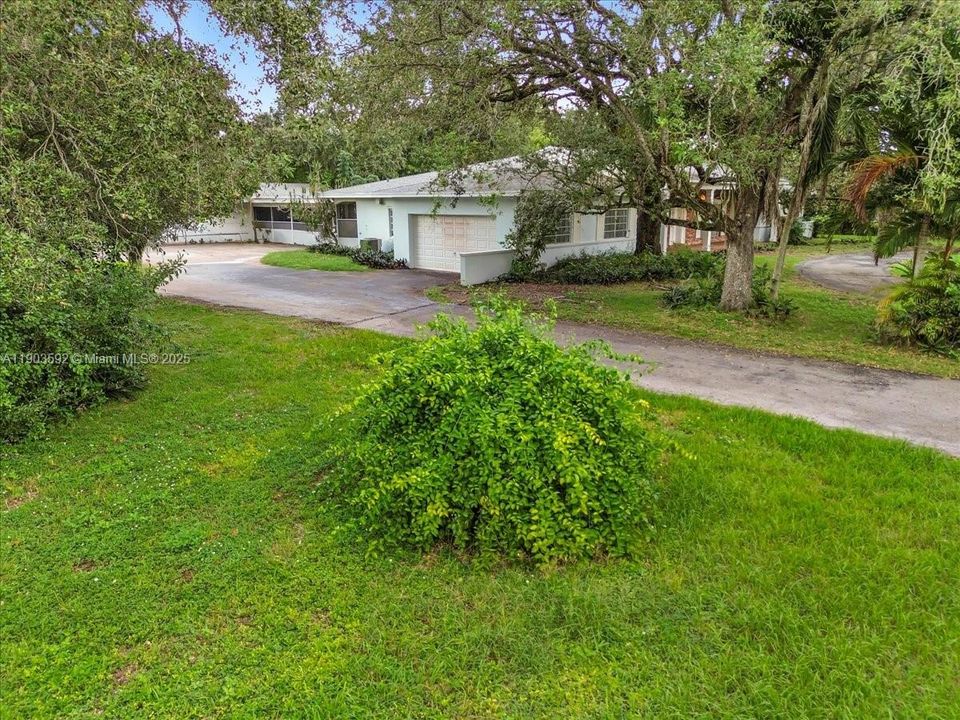 For Sale: $1,150,000 (4 beds, 4 baths, 4230 Square Feet)