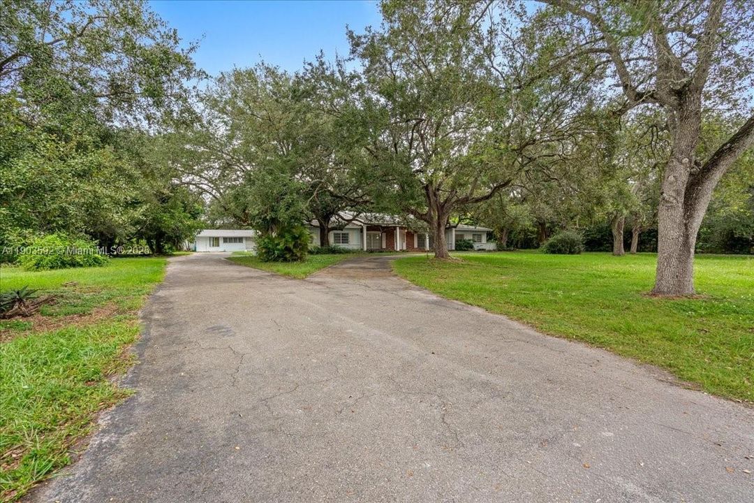 For Sale: $1,150,000 (4 beds, 4 baths, 4230 Square Feet)