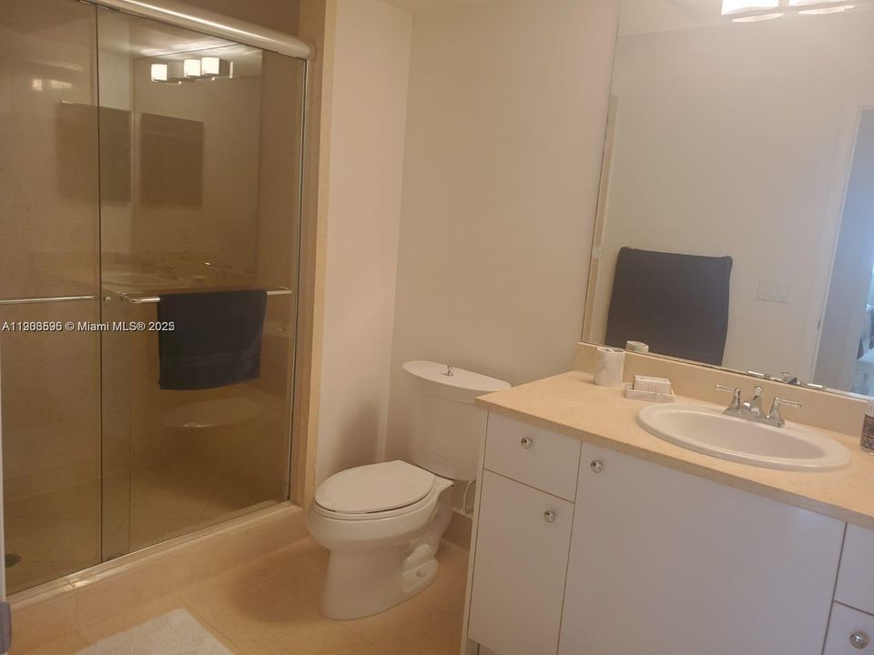 Под контрактом: $4,900 (2 спален, 2 ванн, 1320 Квадратных фут)