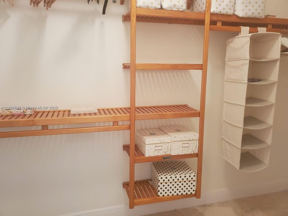 Под контрактом: $4,900 (2 спален, 2 ванн, 1320 Квадратных фут)