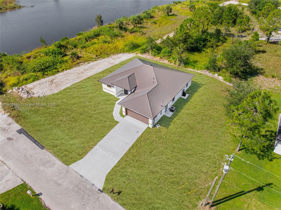 Active With Contract: $329,000 (3 beds, 2 baths, 1562 Square Feet)