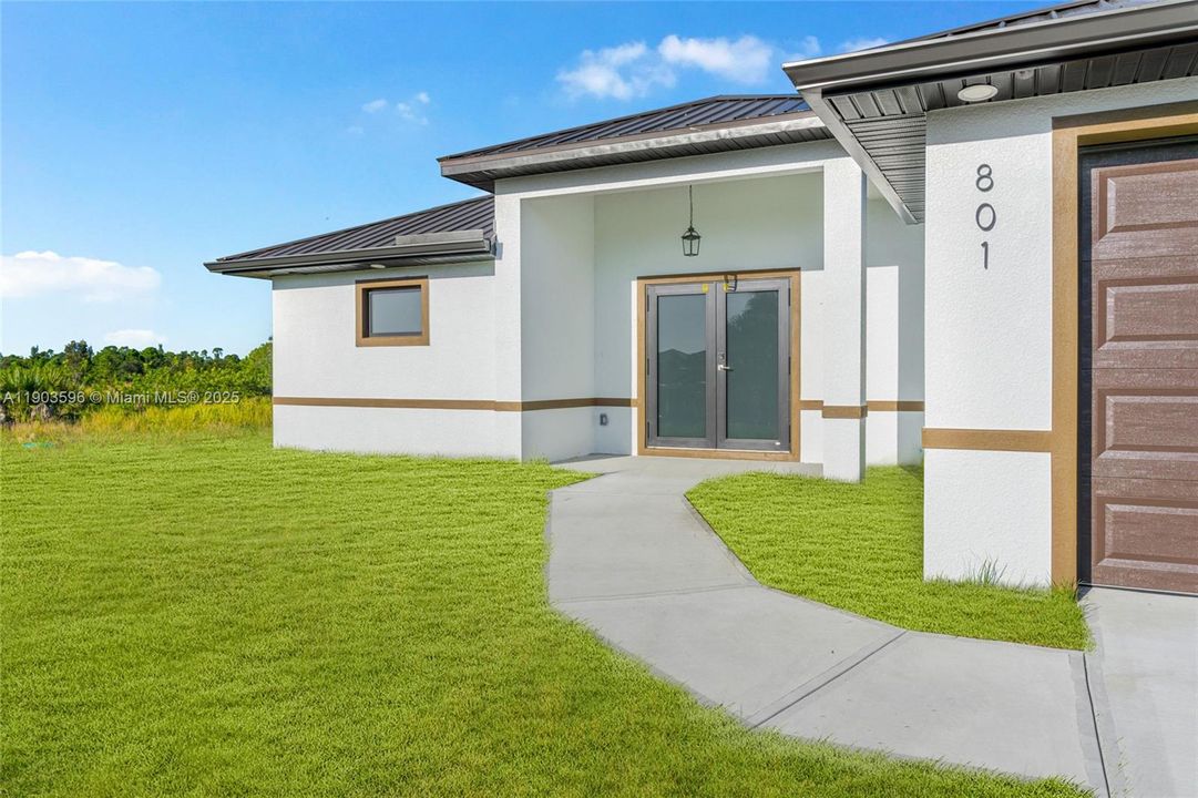 Active With Contract: $329,000 (3 beds, 2 baths, 1562 Square Feet)