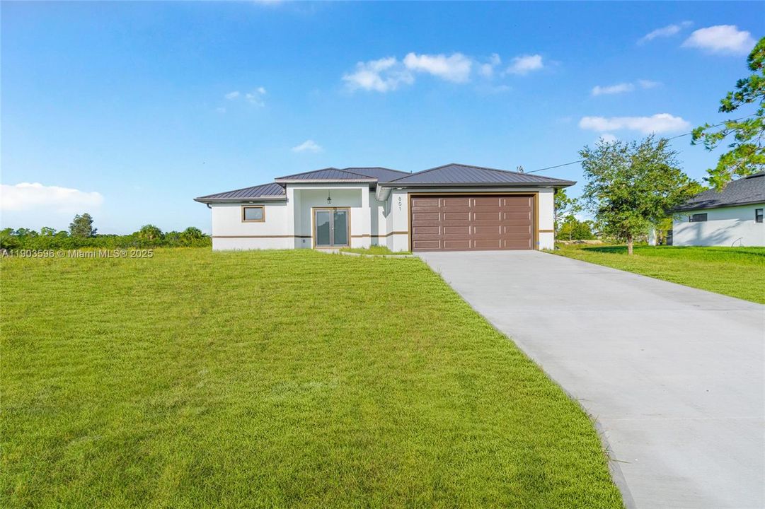 Active With Contract: $329,000 (3 beds, 2 baths, 1562 Square Feet)