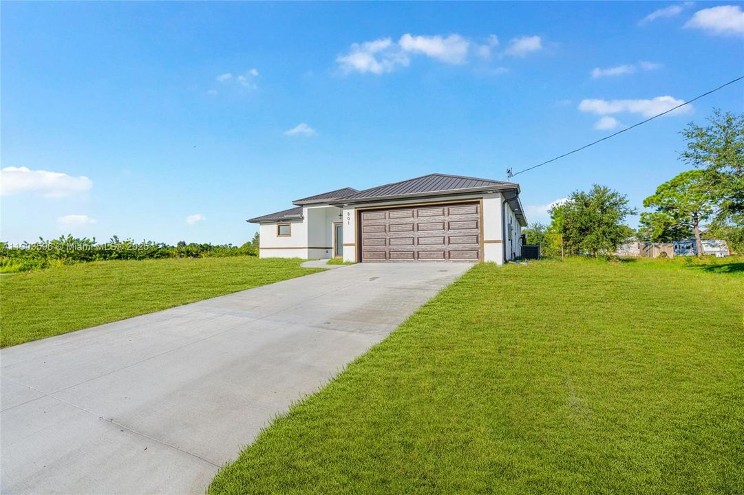 Active With Contract: $329,000 (3 beds, 2 baths, 1562 Square Feet)