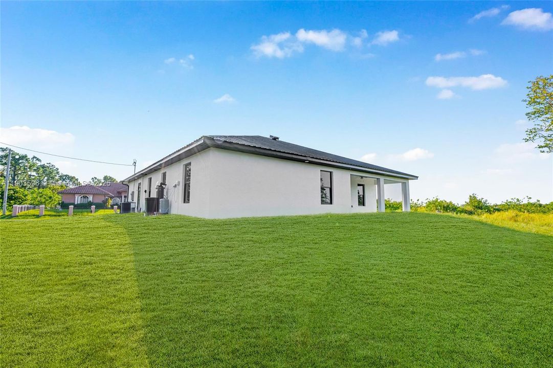 Active With Contract: $329,000 (3 beds, 2 baths, 1562 Square Feet)