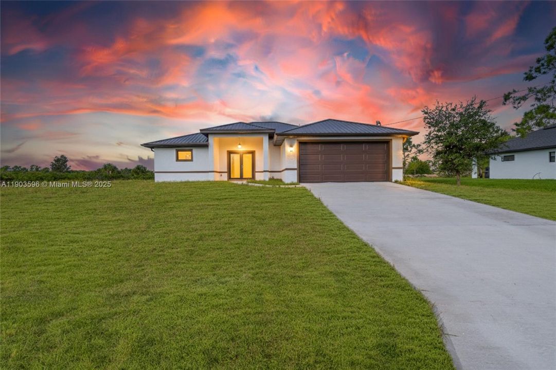 Active With Contract: $329,000 (3 beds, 2 baths, 1562 Square Feet)