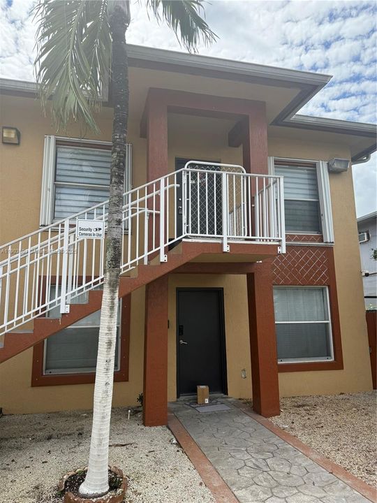 Recently Rented: $2,200 (2 beds, 1 baths, 4192 Square Feet)