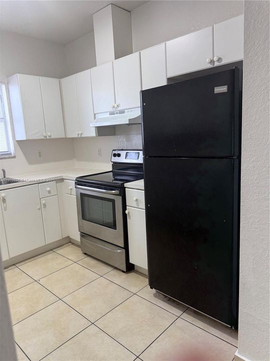 Recently Rented: $2,200 (2 beds, 1 baths, 4192 Square Feet)