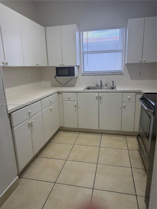 Recently Rented: $2,200 (2 beds, 1 baths, 4192 Square Feet)