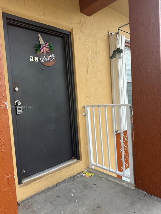 Recently Rented: $2,200 (2 beds, 1 baths, 4192 Square Feet)