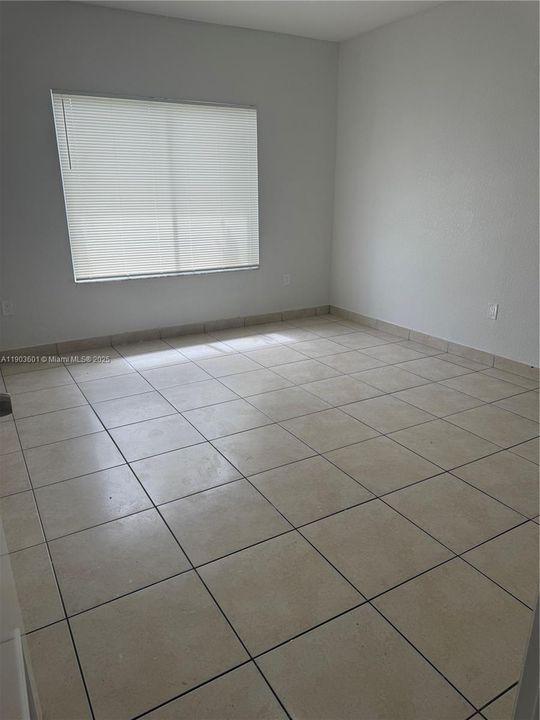Recently Rented: $2,200 (2 beds, 1 baths, 4192 Square Feet)