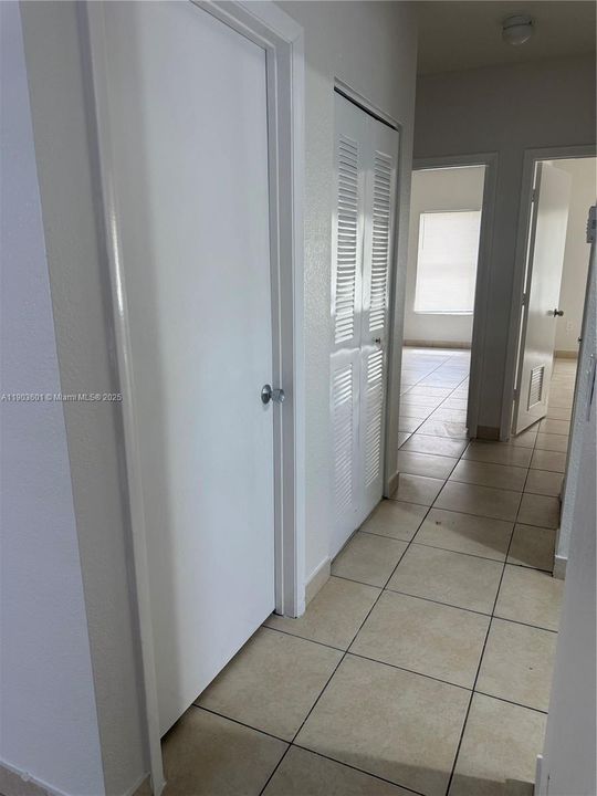 Recently Rented: $2,200 (2 beds, 1 baths, 4192 Square Feet)