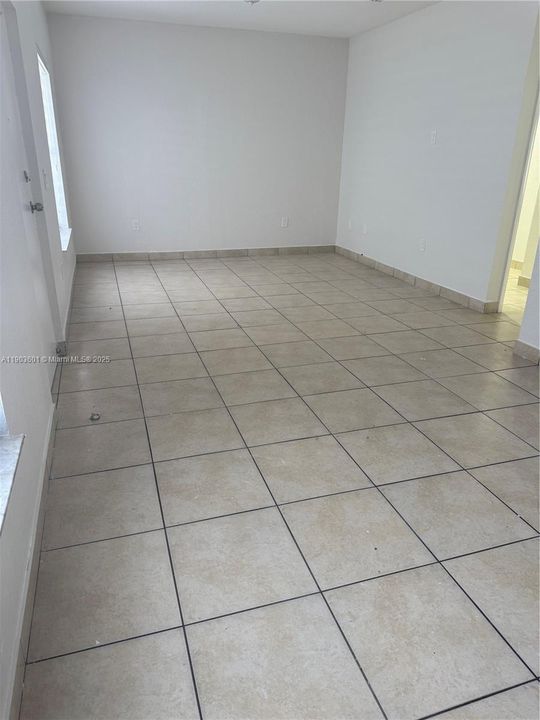 Recently Rented: $2,200 (2 beds, 1 baths, 4192 Square Feet)